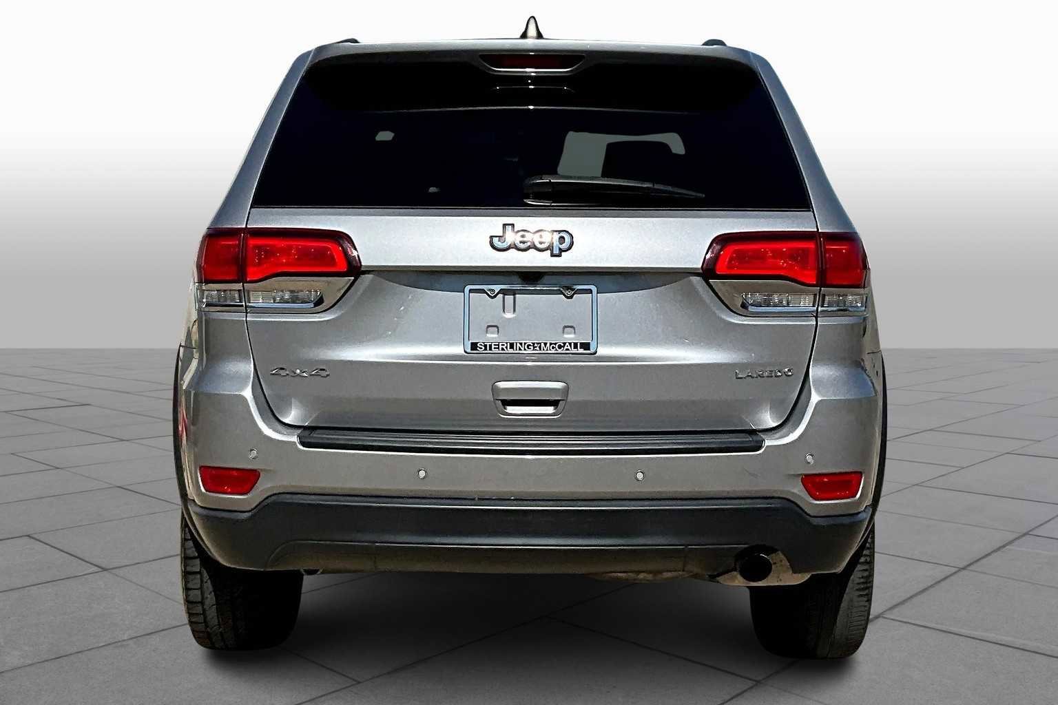 Used 2021 Jeep Grand Cherokee Laredo image 4