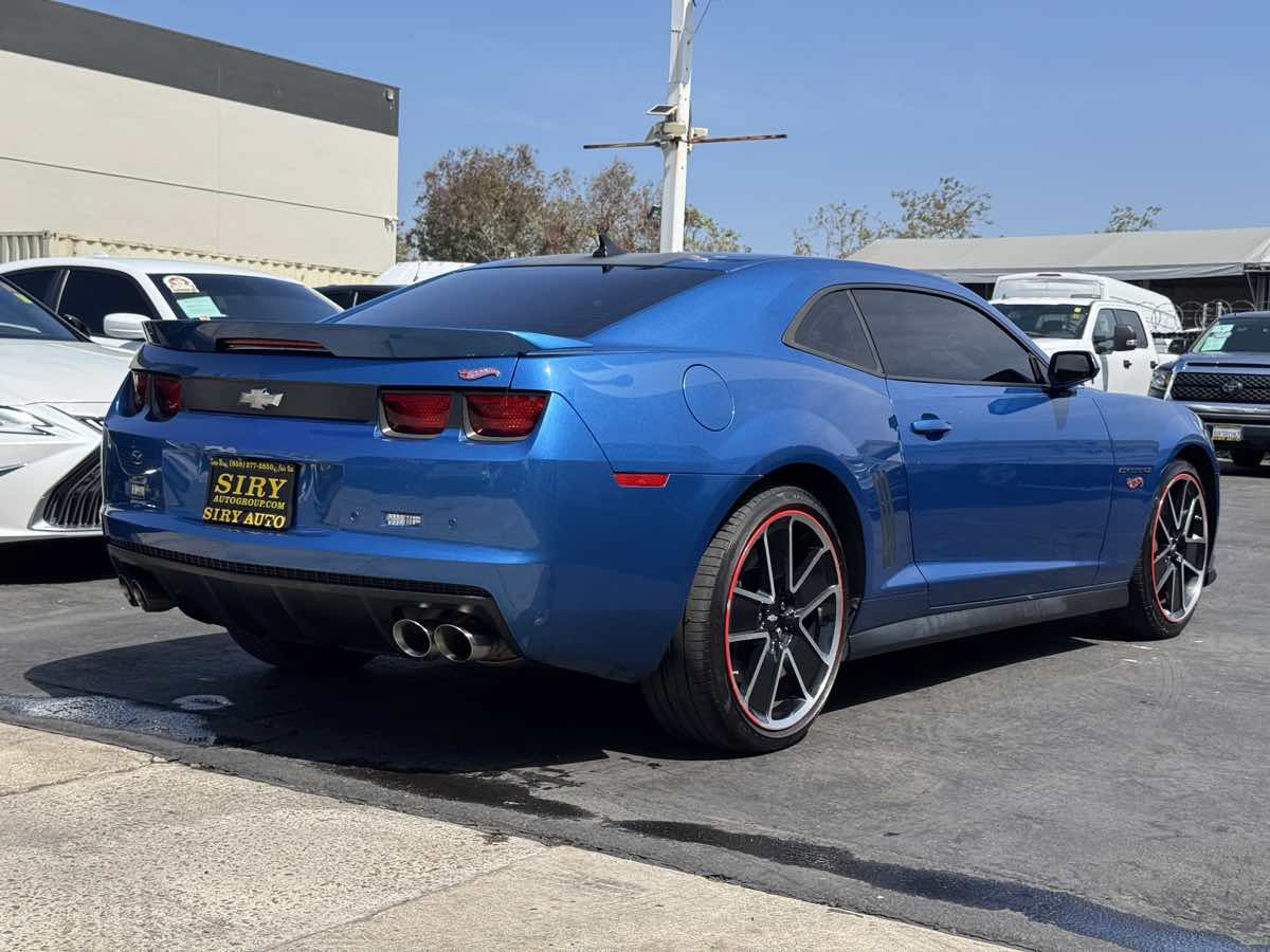 Used 2013 Chevrolet Camaro SS w/ Hot Wheels Special Edition RWD image 9