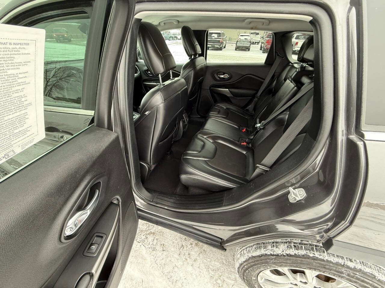 Used 2021 Jeep Cherokee Latitude Plus AWD/4WD image 16