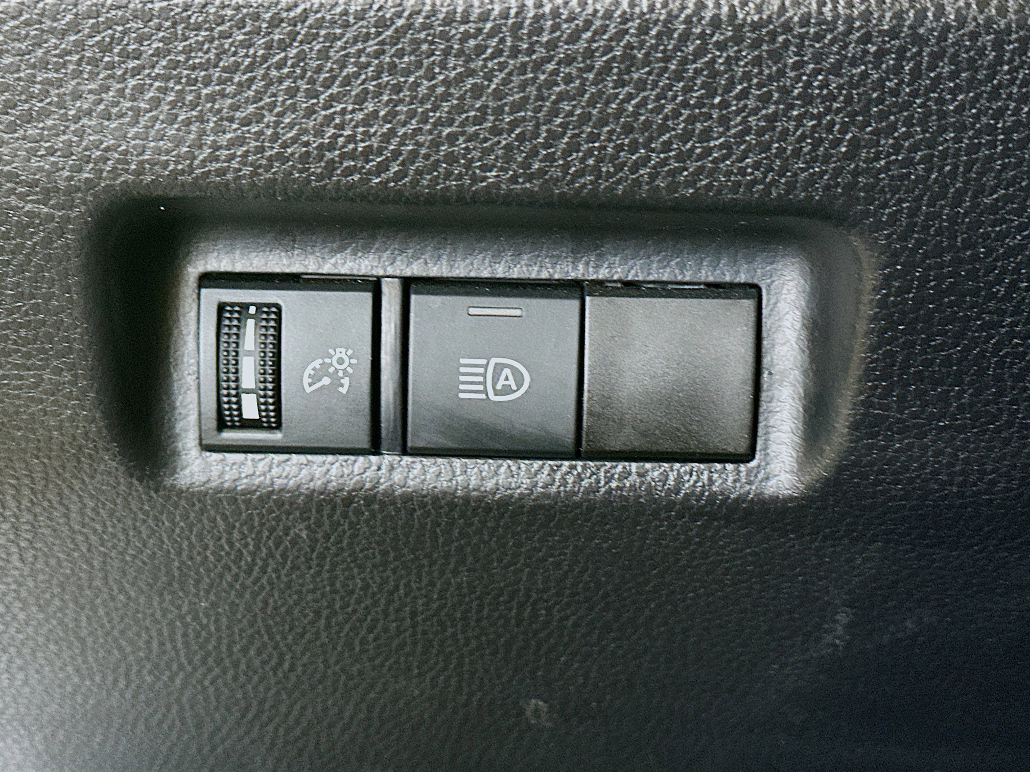 Used 2025 Toyota RAV4 XLE AWD/4WD image 17