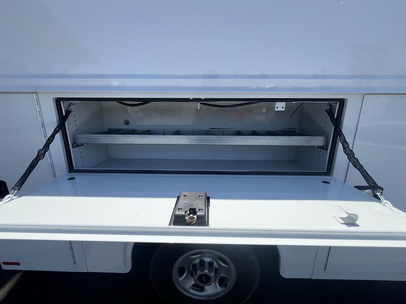 Used 2024 GMC Savana 3500 w/ Power Convenience Package RWD image 9