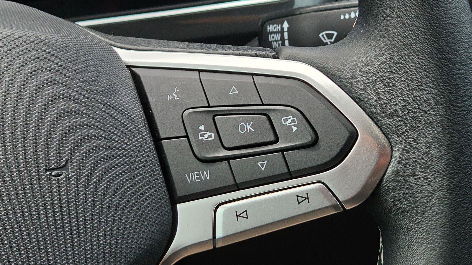 Certified 2023 Volkswagen Tiguan SE FWD image 26