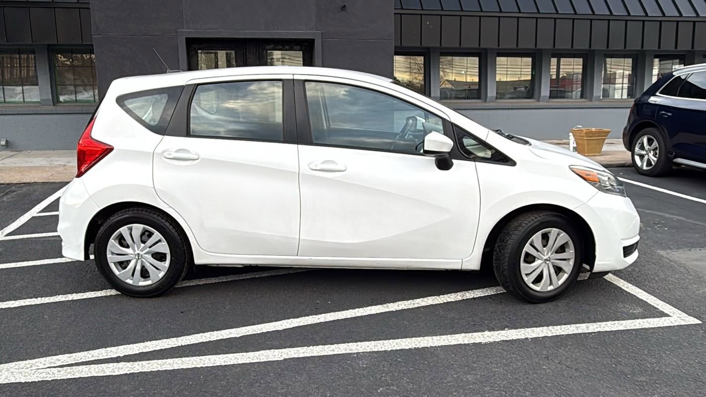 Used 2017 Nissan Versa Note SV image 2