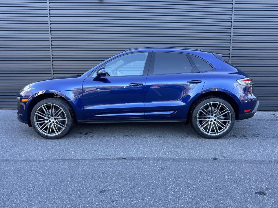 Certified 2026 Porsche Macan AWD/4WD image 2