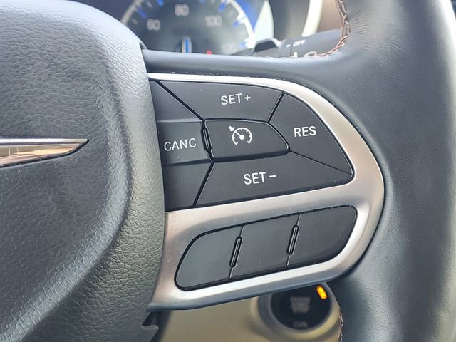 Used 2017 Chrysler Pacifica Touring-L Plus w/ Tire & Wheel Group image 18