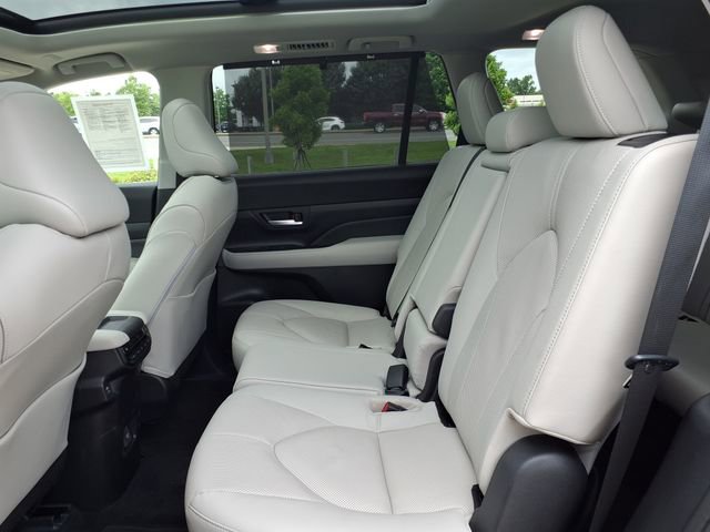 Used 2025 Toyota Grand Highlander FWD image 20