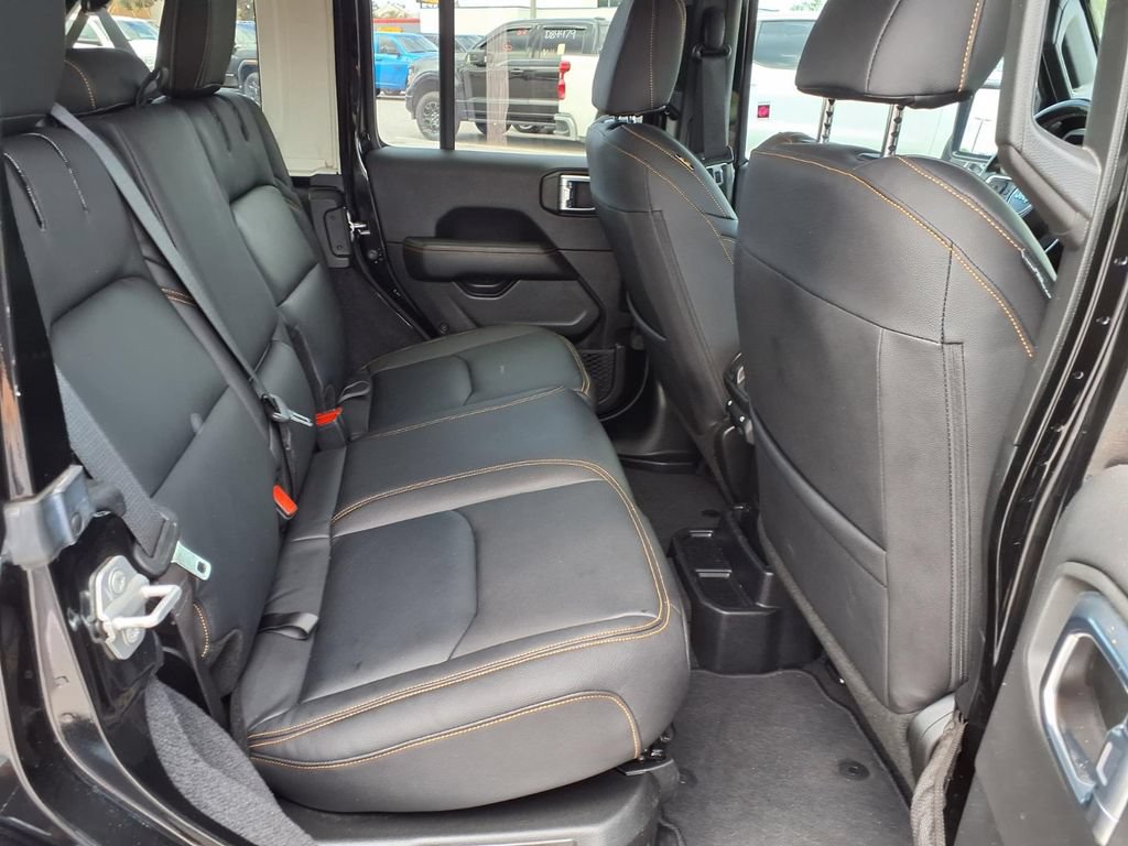 Used 2021 Jeep Wrangler Unlimited Sahara AWD/4WD image 15