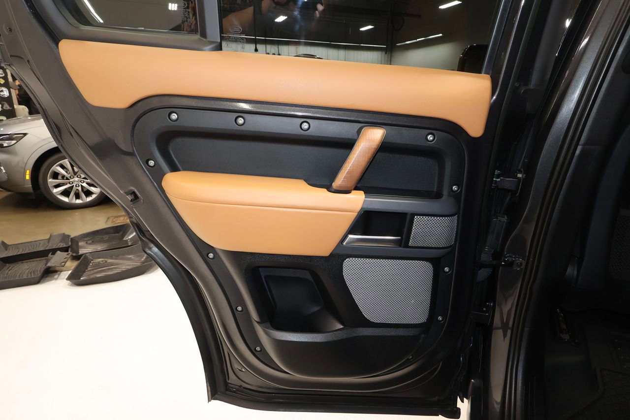 Used 2023 Land Rover Defender 130 X image 21