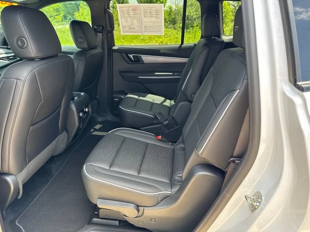 Used 2025 Buick Enclave Sport Touring w/ Power Package FWD image 18