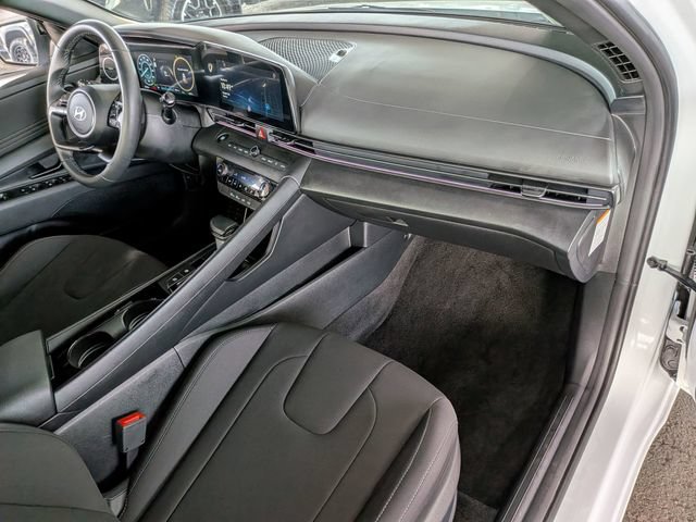Used 2025 Hyundai Elantra SEL FWD image 34
