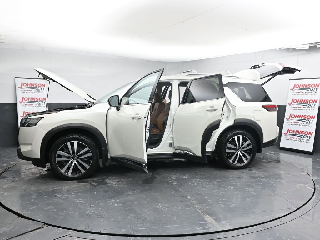 Used 2024 Nissan Pathfinder Platinum w/ Cargo Package image 45