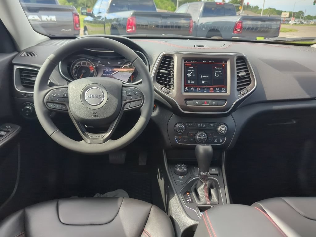 Used 2022 Jeep Cherokee Trailhawk AWD/4WD image 32