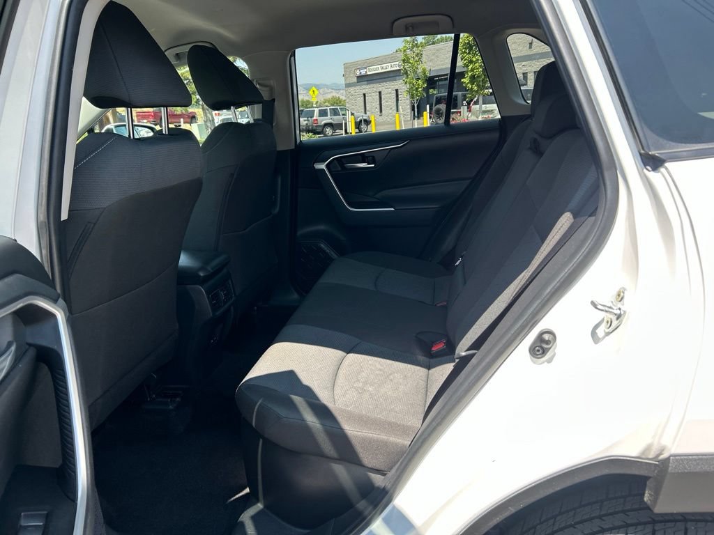Used 2025 Toyota RAV4 XLE AWD/4WD image 19