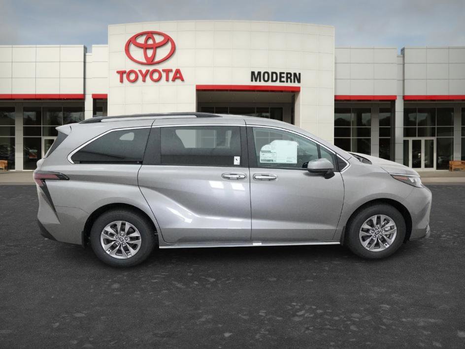 New 2026 Toyota Sienna XLE FWD image 15