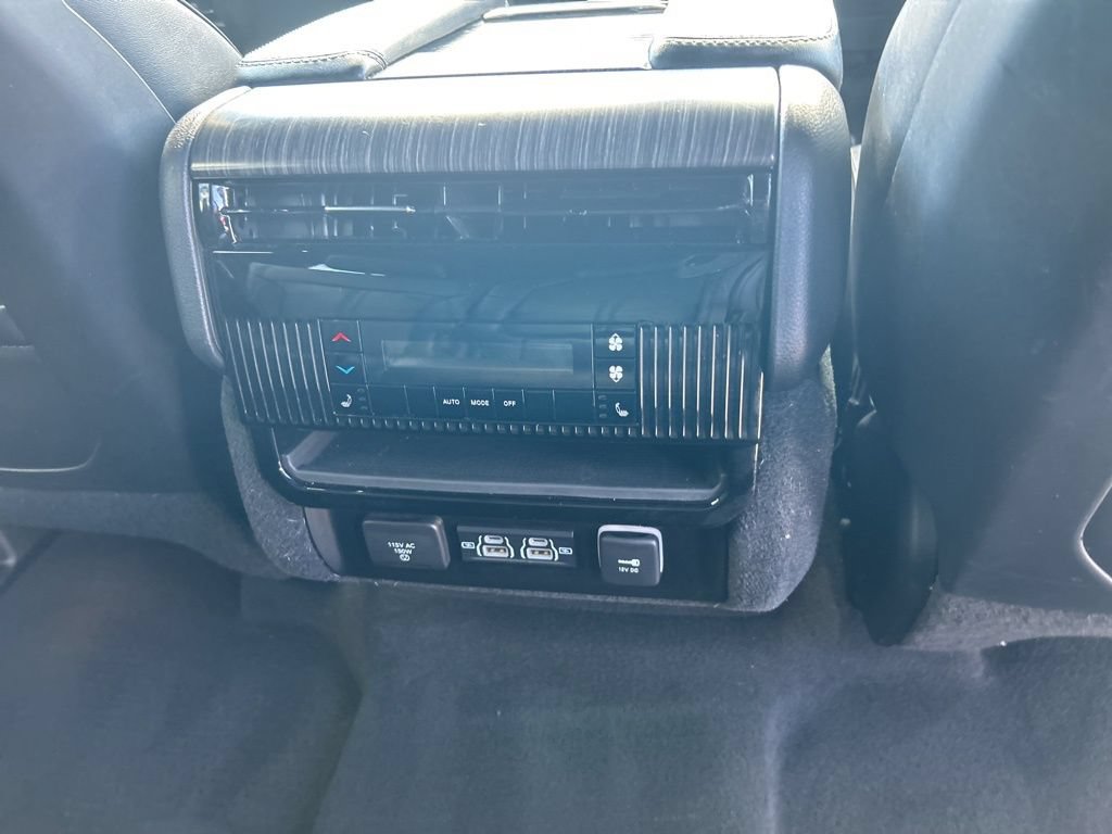 Used 2023 Jeep Wagoneer Series III w/ Preferred Equipment Group RWD image 24