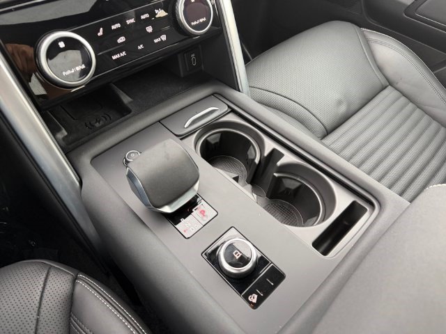 Certified 2026 Land Rover Discovery Limited Edition AWD/4WD image 24