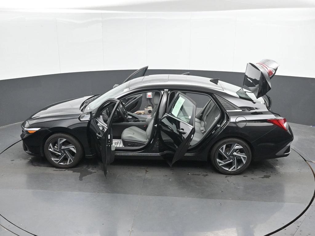 Certified 2026 Hyundai Elantra Limited w/ Cargo Package FWD image 52