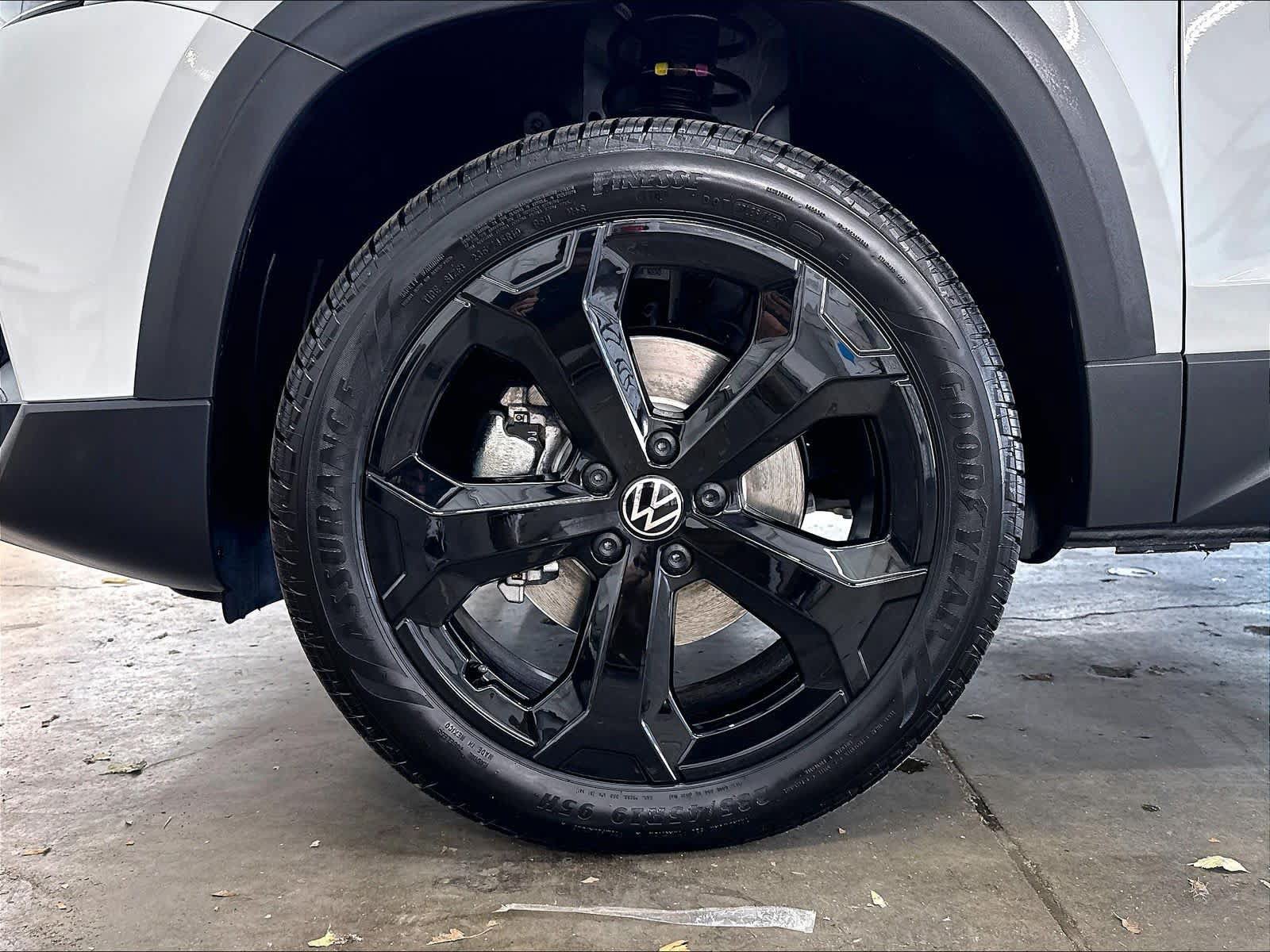 New 2026 Volkswagen Taos SEL AWD/4WD image 12