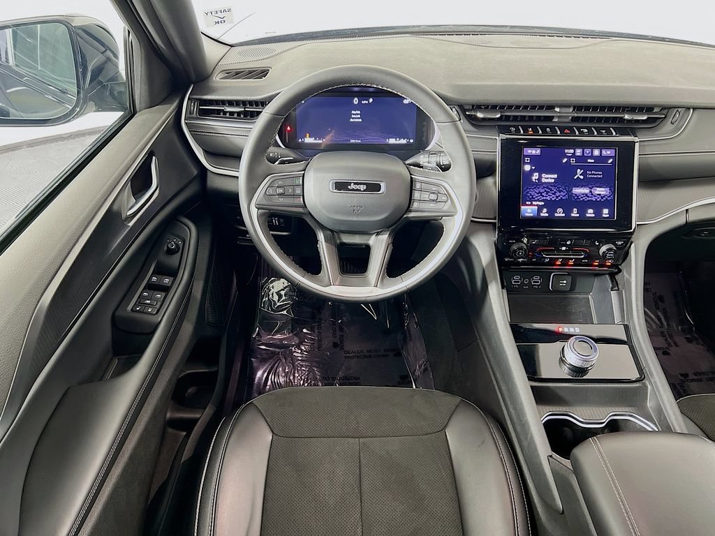 Used 2025 Jeep Grand Cherokee Altitude AWD/4WD image 21