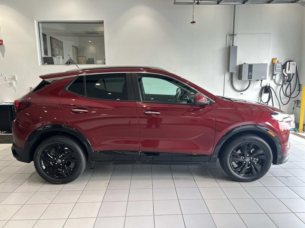 Used 2024 Buick Encore GX Sport Touring FWD image 2