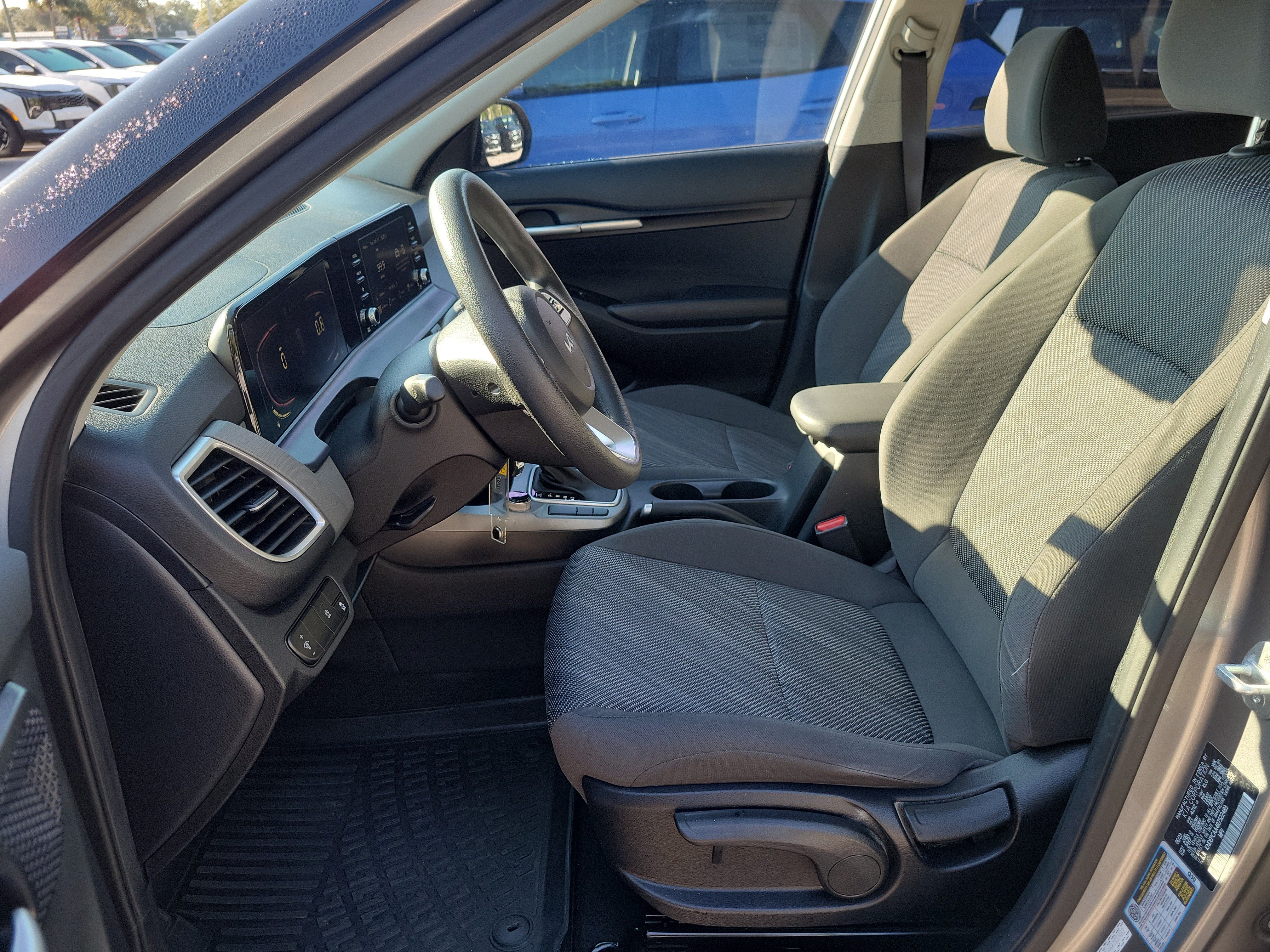 Used 2024 Kia Seltos LX AWD/4WD image 19