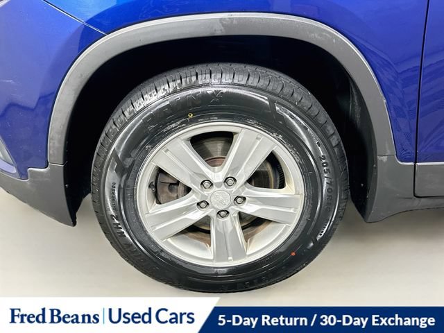 Used 2017 Chevrolet Trax LT w/ Driver Confidence Package AWD/4WD image 35