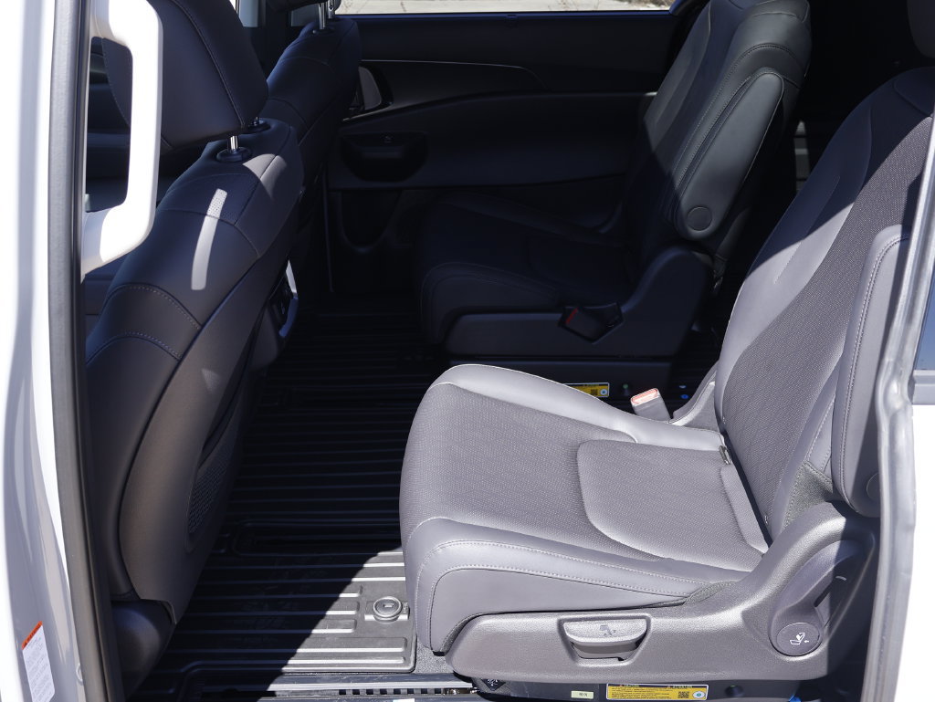 New 2027 Kia Carnival SX w/ Dark Edition Package FWD image 13