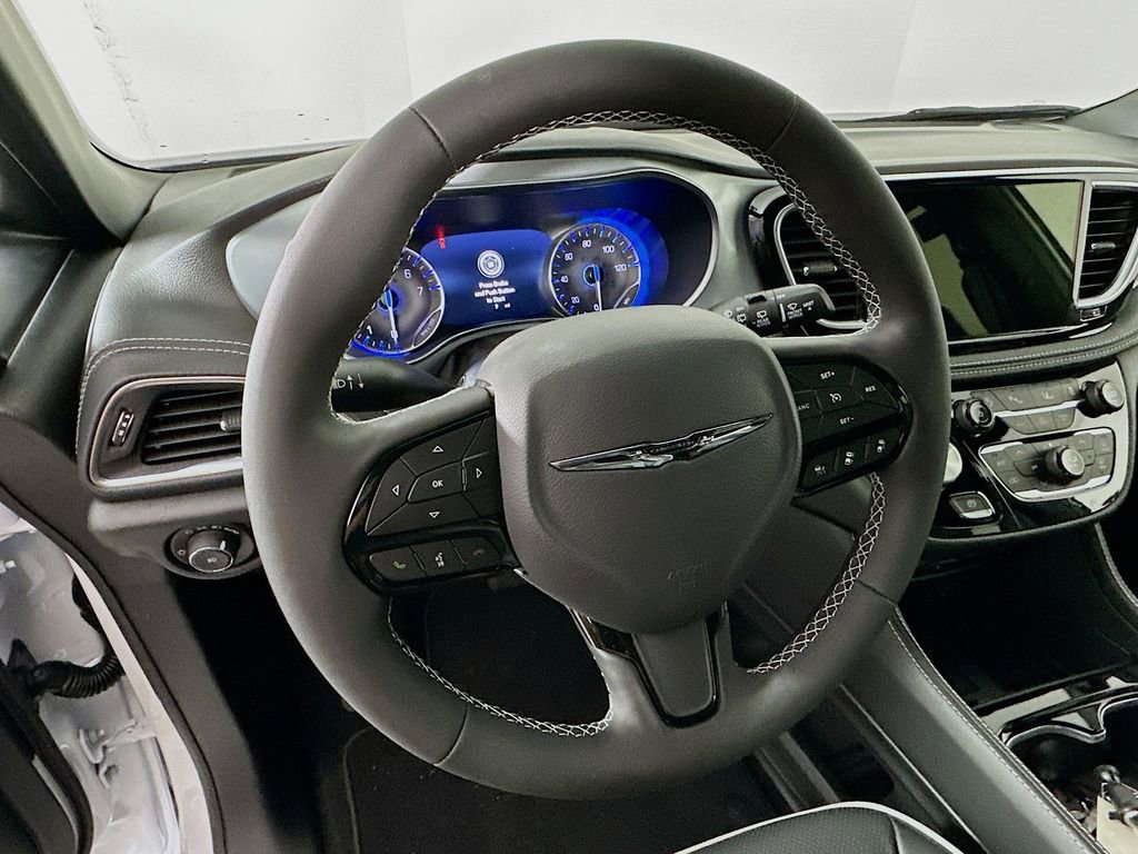 New 2026 Chrysler Pacifica Limited w/ Uconnect Theater Family Group image 14