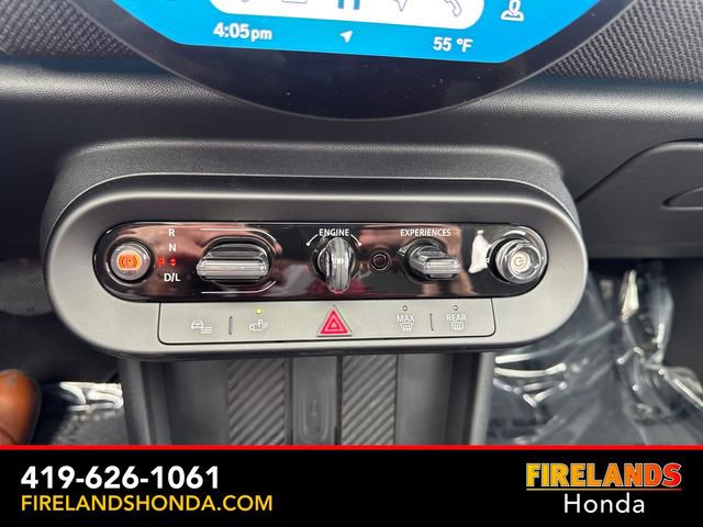 Used 2025 MINI Cooper 2-Door Hardtop FWD image 21
