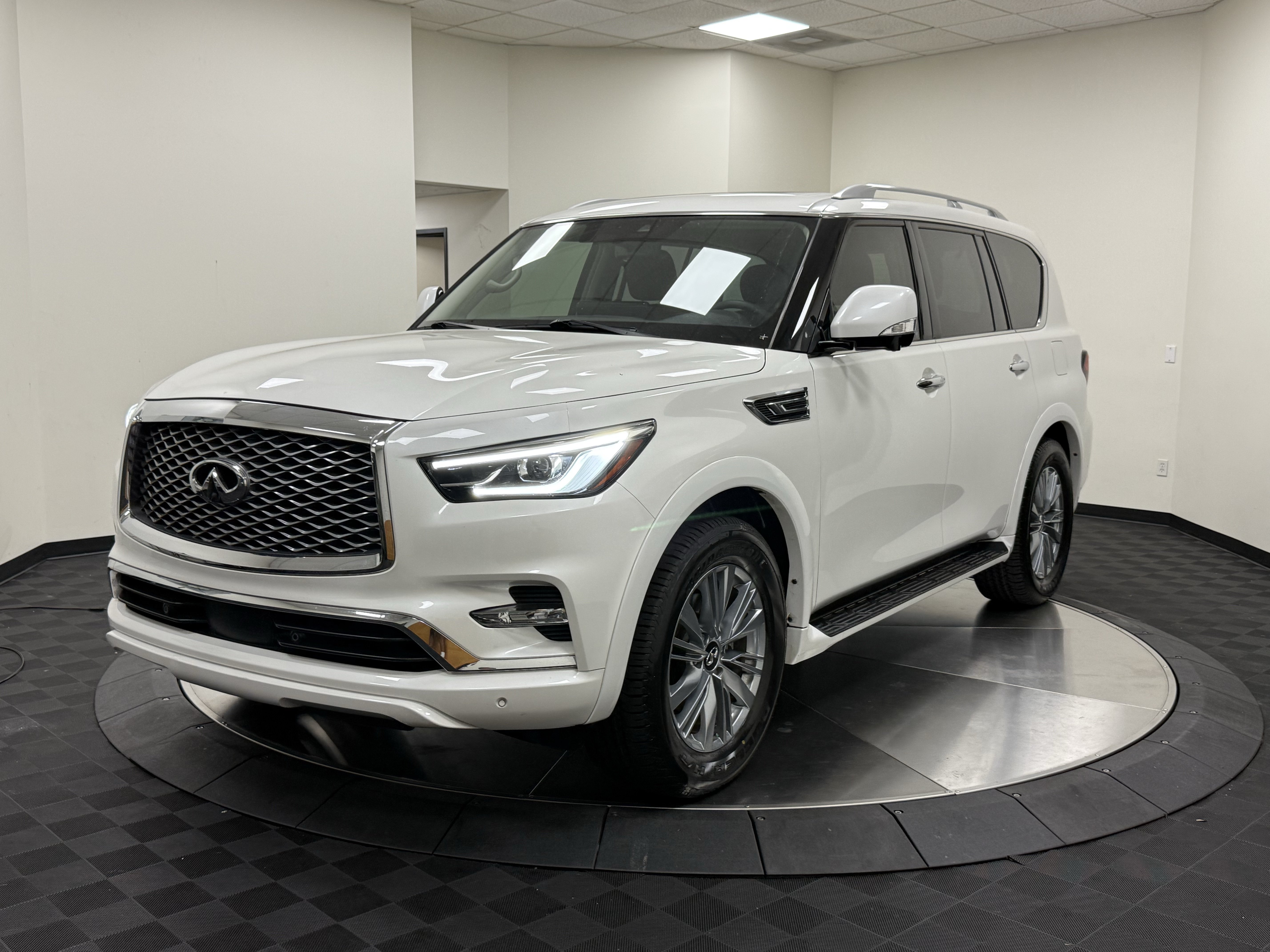 Certified 2023 INFINITI QX80 Luxe w/ Cargo Package RWD image 3