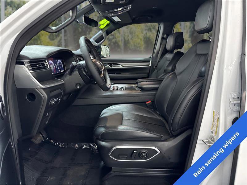 Used 2024 Jeep Wagoneer L Series II w/ Flexible Seating Group AWD/4WD image 9