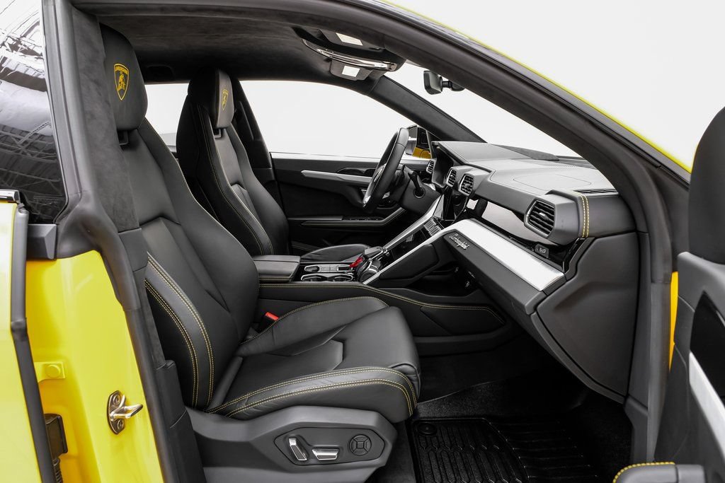 Used 2022 Lamborghini Urus AWD/4WD image 29