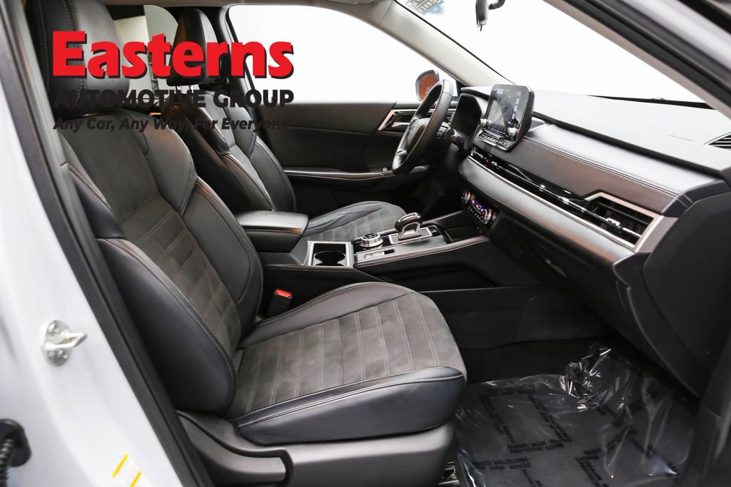 Used 2024 Mitsubishi Outlander SE image 23