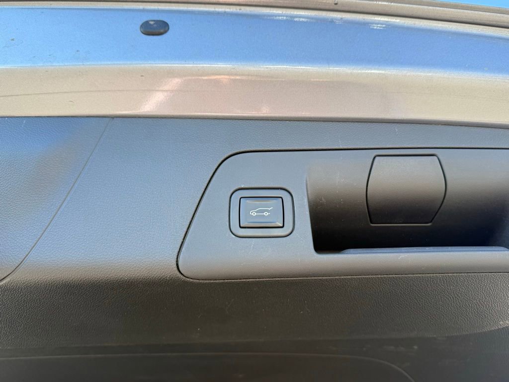 Used 2022 Buick Envision Essence w/ Technology Package II AWD/4WD image 6