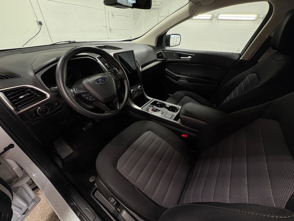 Used 2024 Ford Edge SE w/ Cargo Accessory Package image 23