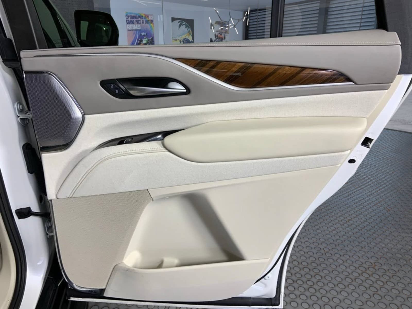 Used 2024 Cadillac Escalade Sport Platinum w/ LPO, ONYX Package AWD/4WD image 16