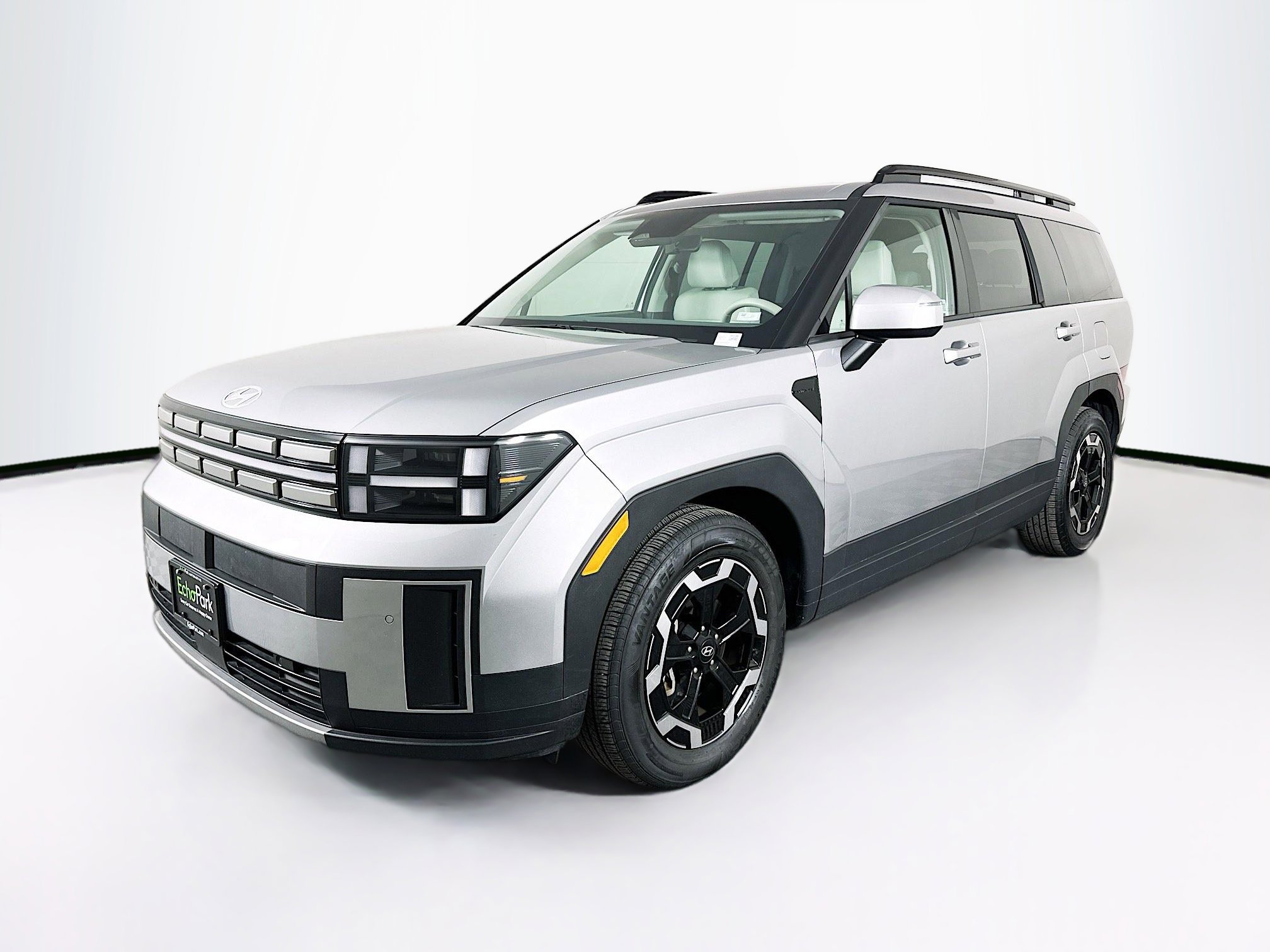 Used 2025 Hyundai Santa Fe SEL image 3