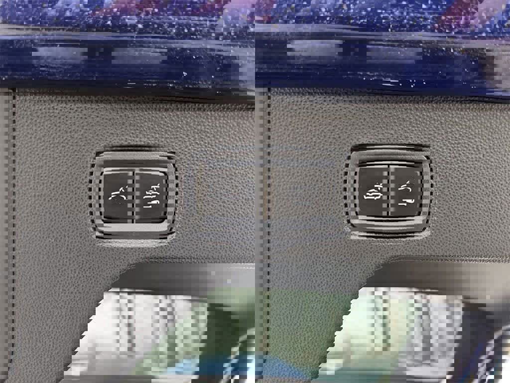 Used 2025 Porsche Macan 4S Electric image 29