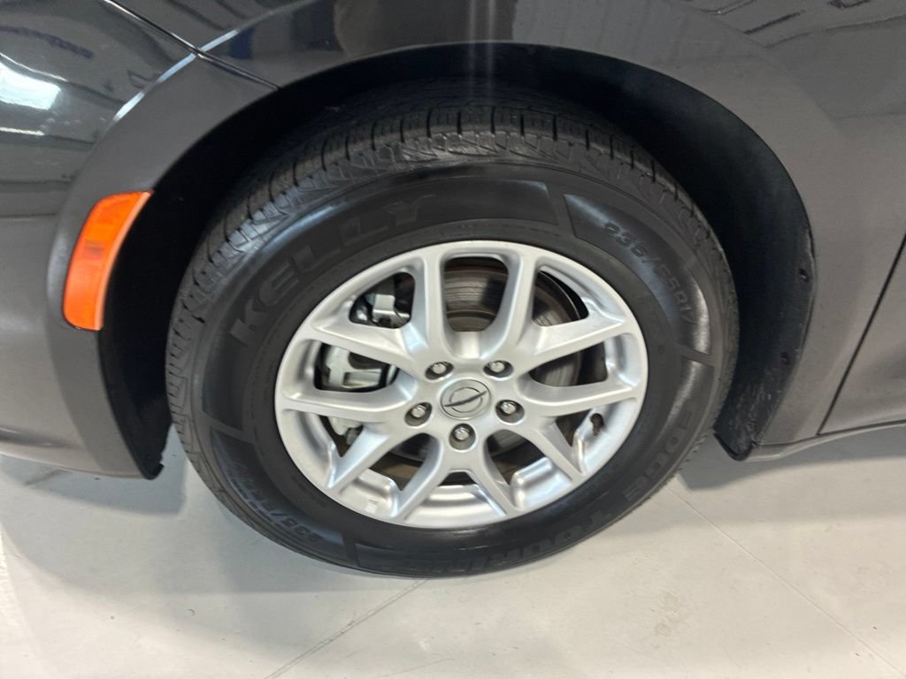 Used 2023 Chrysler Pacifica Touring-L FWD image 10