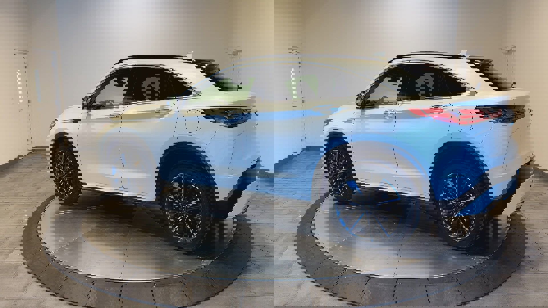 Certified 2023 INFINITI QX55 Luxe w/ Cargo Package image 6