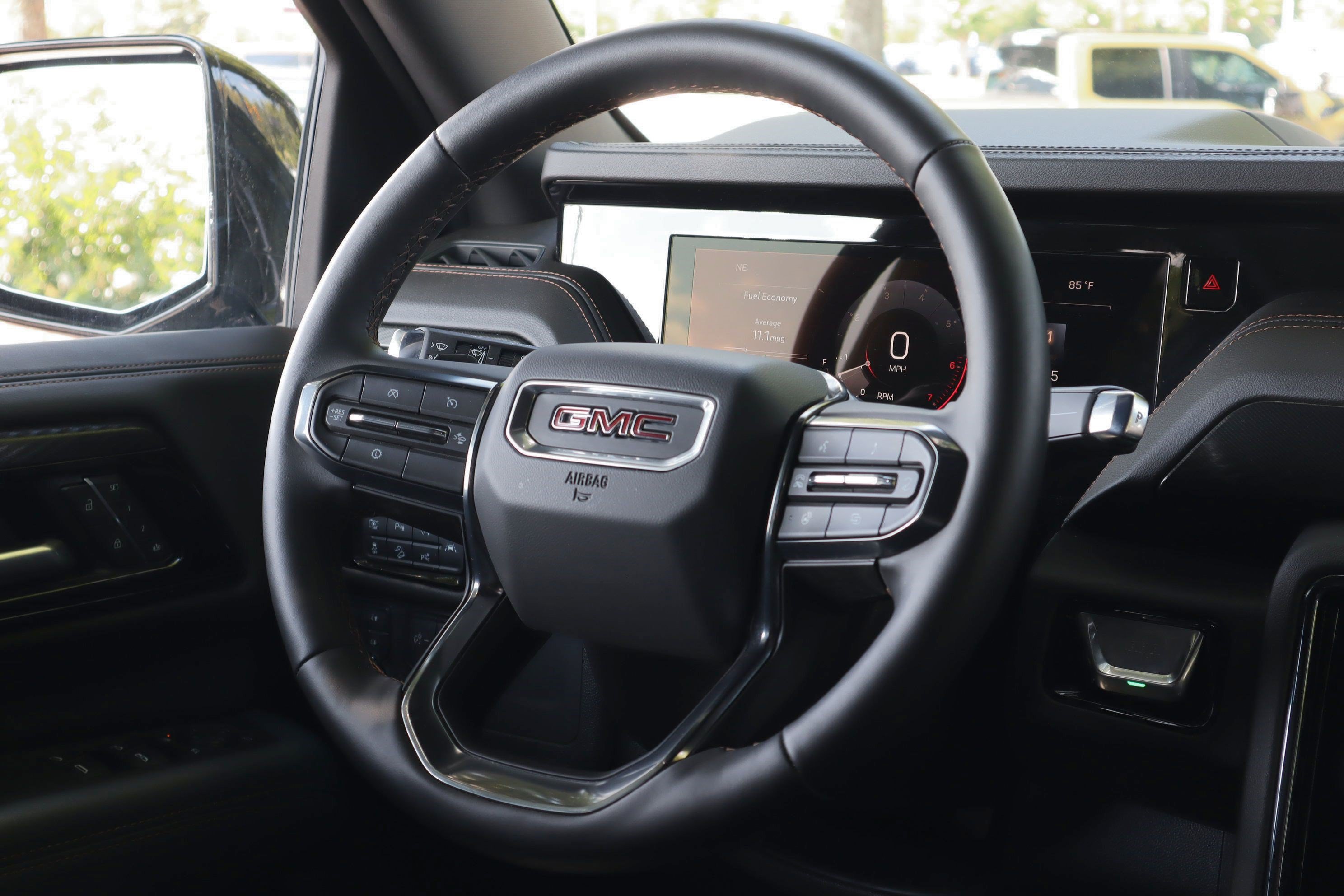 Used 2026 GMC Yukon AT4 AWD/4WD image 19
