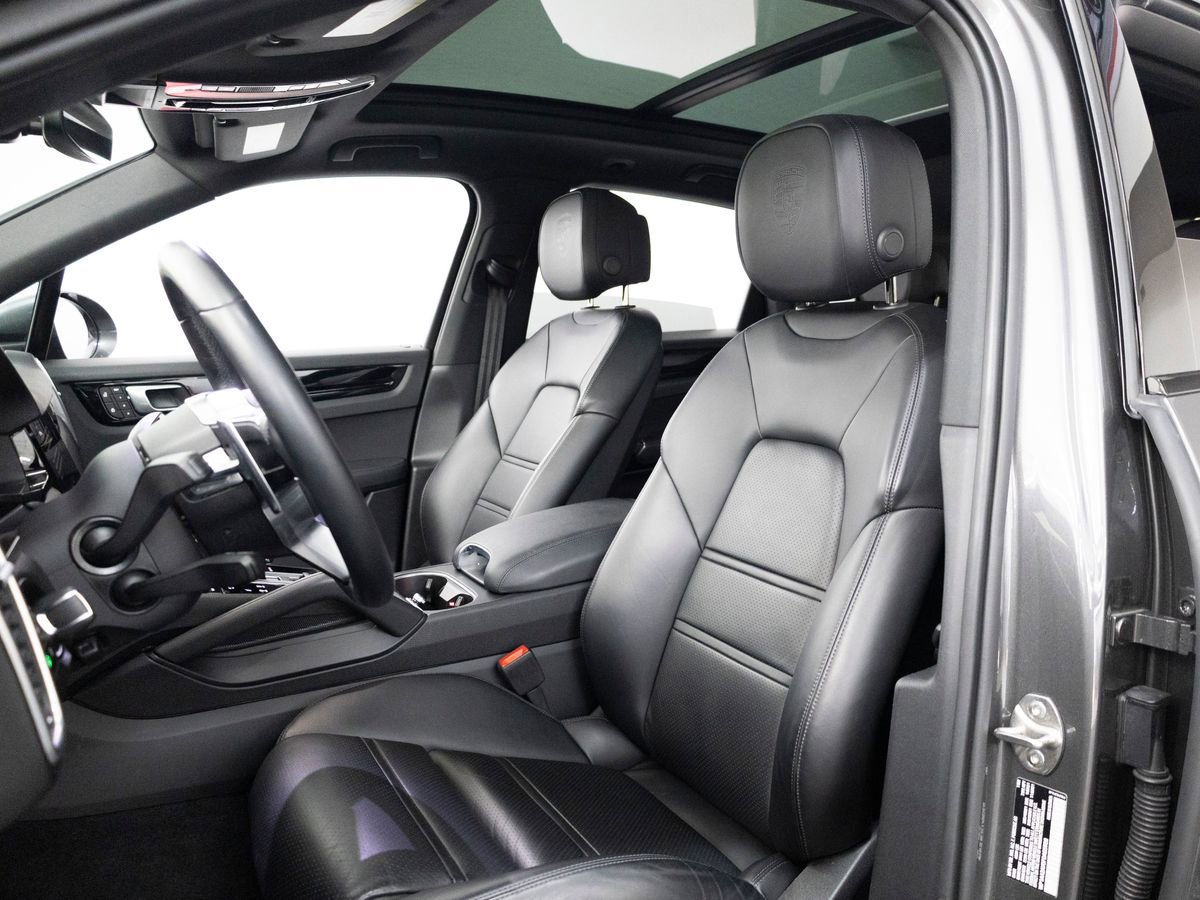 Certified 2023 Porsche Cayenne image 5