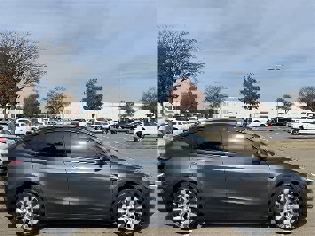 Used 2023 Tesla Model Y Long Range image 3