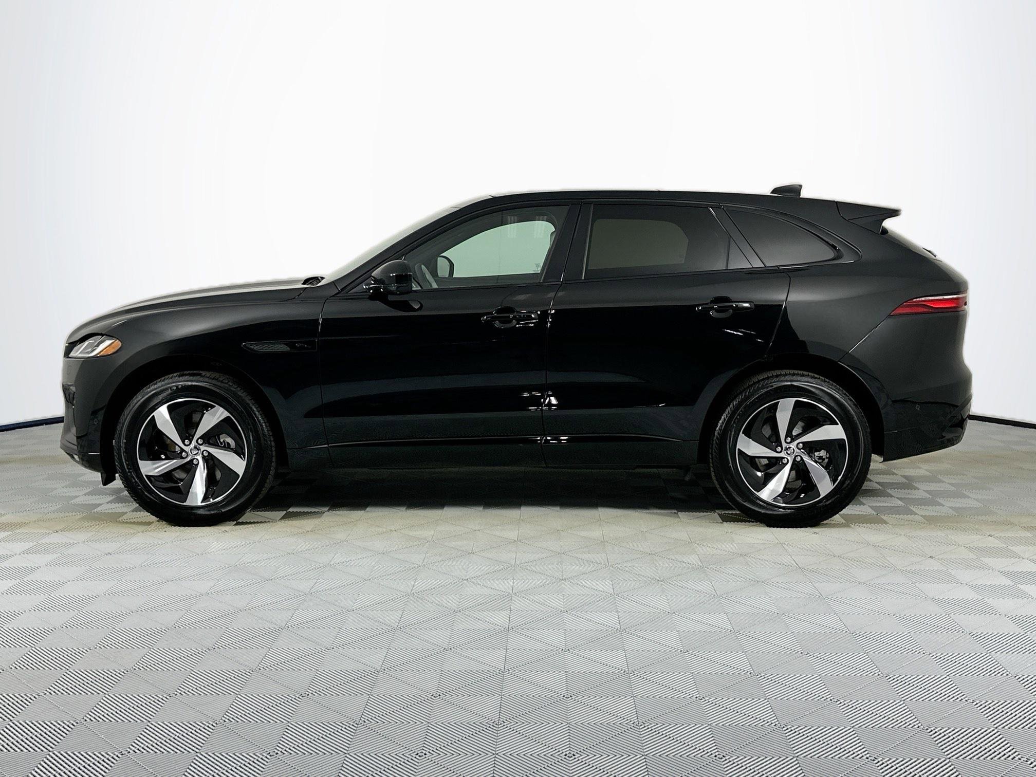 Used 2026 Jaguar F-PACE R-Dynamic S image 8
