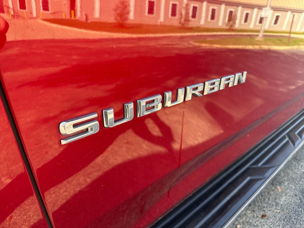 Used 2022 Chevrolet Suburban LT w/ Luxury Package image 27