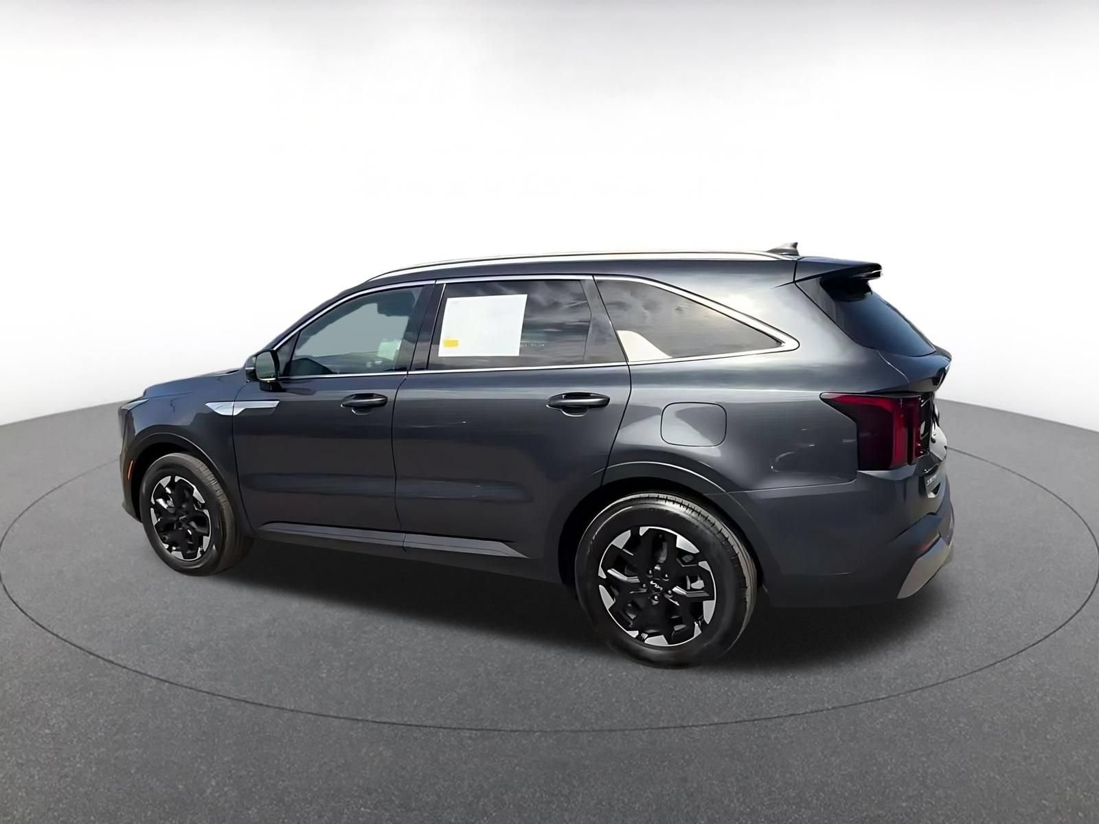 Used 2024 Kia Sorento S FWD image 8