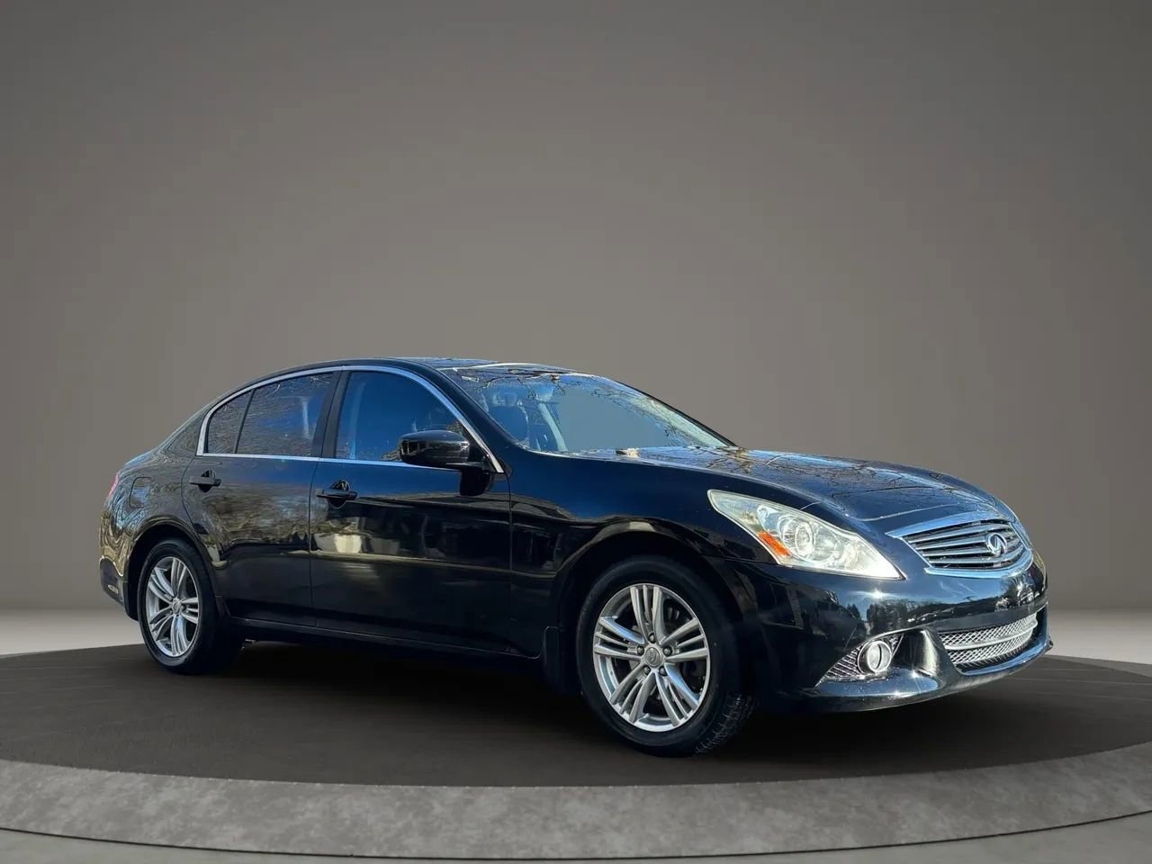 Used 2013 INFINITI G37 x Sedan w/ Premium Pkg image 3