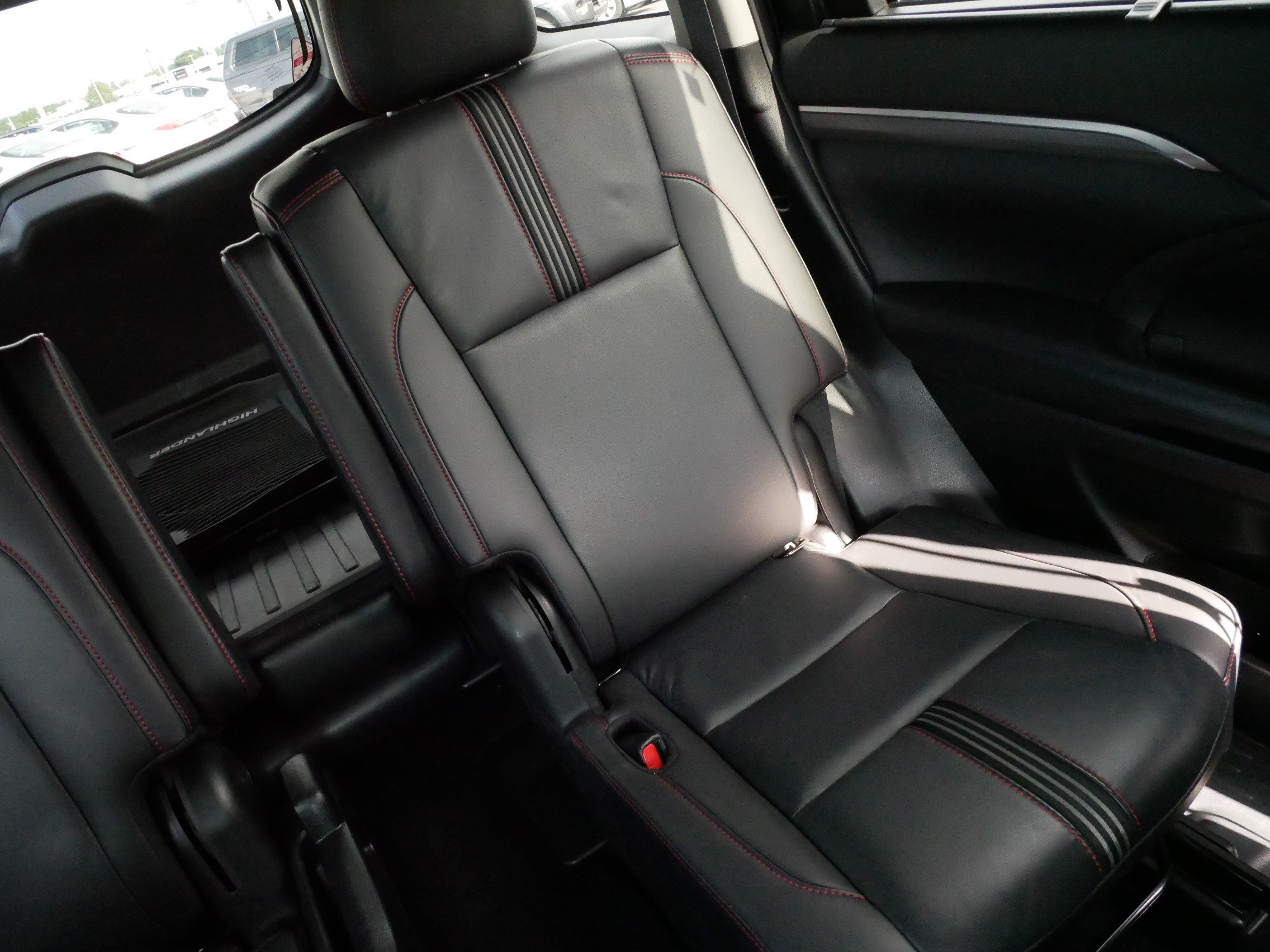 Used 2019 Toyota Highlander SE AWD/4WD image 14