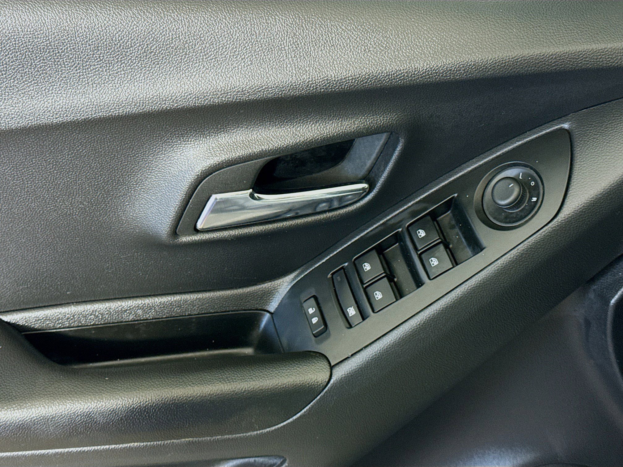 Used 2022 Chevrolet Trax LS w/ Tint and Cruise Package image 23