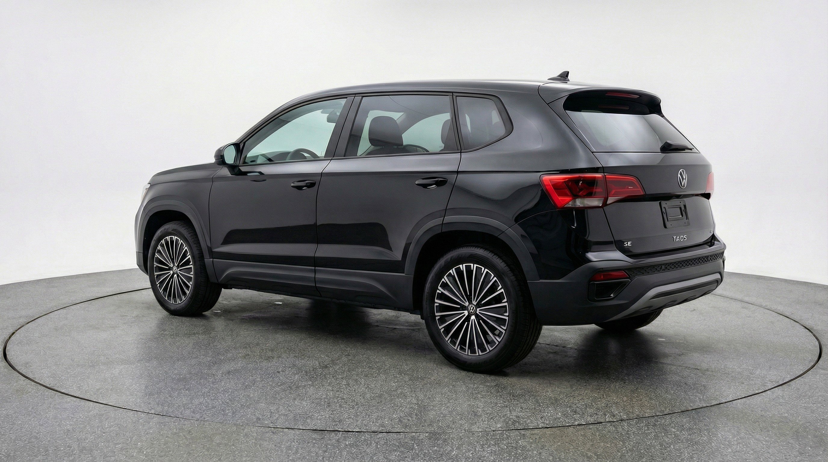 Used 2025 Volkswagen Taos SE image 6